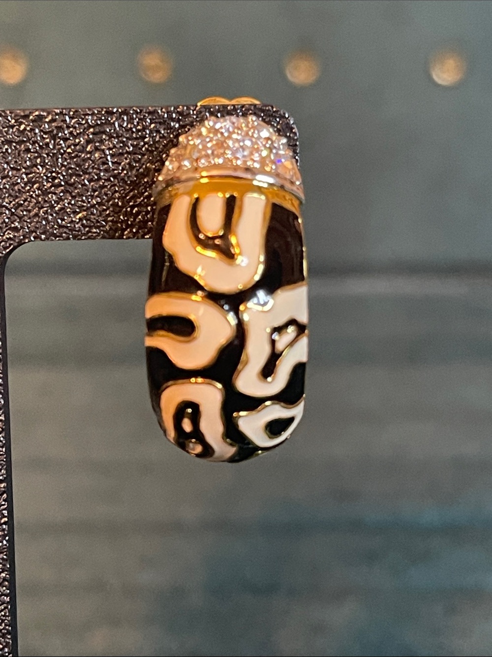 Vintage Joan Rivers Gold-Plated Swarovski Crystal Animal Print Clip On Earrings - Picture 10 of 10